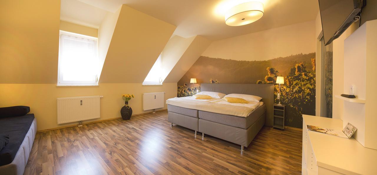 Hotel & Wirtshaus Hoedl-Kaplan Feldbach  Bagian luar foto